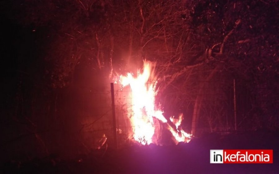 Περιστατικό φωτιάς στα Περατάτα (εικόνες + video)