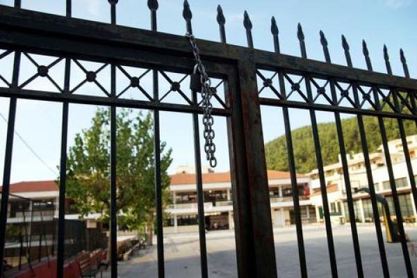 Πάτρα: Καθηγητής έκοψε τις φλέβες του μέσα στην τάξη