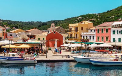 Υπερτουρισμός: «Εισιτήριο» αποβίβασης ζητούν Παξοί και Ιθάκη
