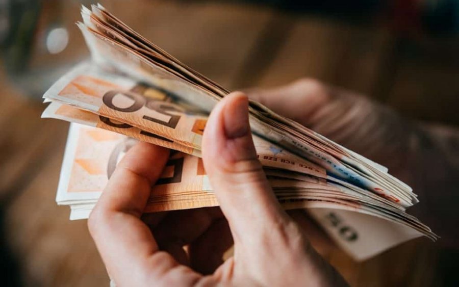 Επίδομα 534 ευρώ: Πότε μπαίνουν τα λεφτά του Απριλίου