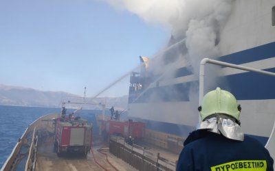 Νύχτα αγωνίας για τους αγνοούμενους, ενώ το Euroferry Olympia φλέγεται