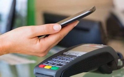 Αυτά είναι τα επιδόματα που θα δίνονται αποκλειστικά με χρεωστική κάρτα