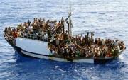 Ακυβέρνητο πλοίο με 450 μετανάστες κοντά στις ιταλικές ακτές