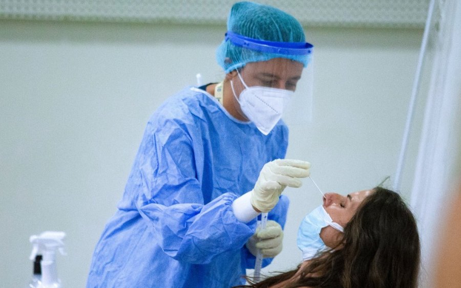 Κορονοϊός: Νέο αρνητικό ρεκόρ με 6.808 κρούσματα, άνοδος στις διασωληνώσεις - 8 κρούσματα στην Κεφαλονιά και 1 στην Ιθάκη (4/11)