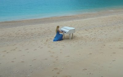 Το «Ναυάγιο» της Ζακύνθου σε κίνδυνο – Ένα πιάνο στην παραλία ως κραυγή αγωνίας