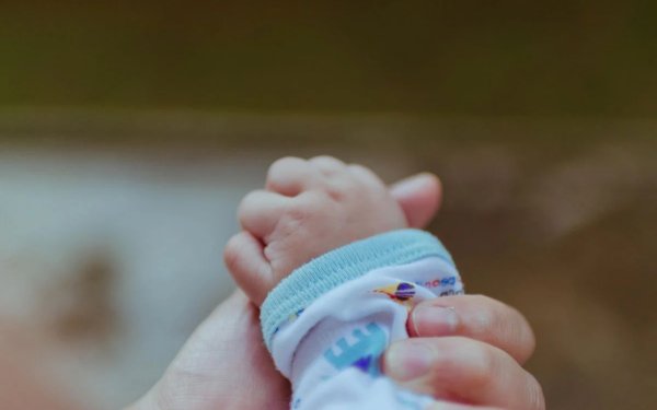 Ομάδα Εκπαιδευτικών κατά της Υποχρεωτικότητας Ν. Κεφαλληνίας: Οι υγειονομικοί σε αναστολή σώζουν μωρό!