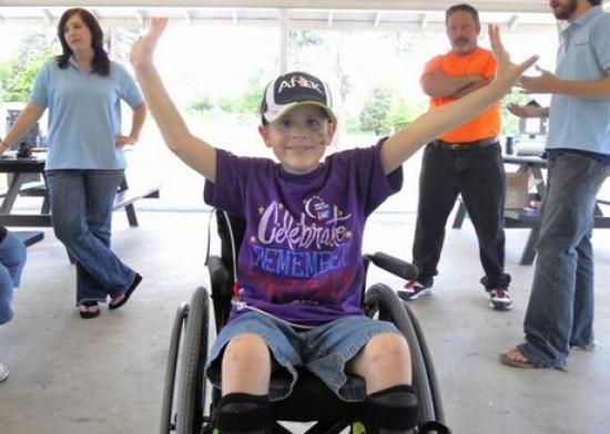 Κεφαλονίτης προσφέρει 26.000 αναπηρικές καρέκλες σε παιδιά