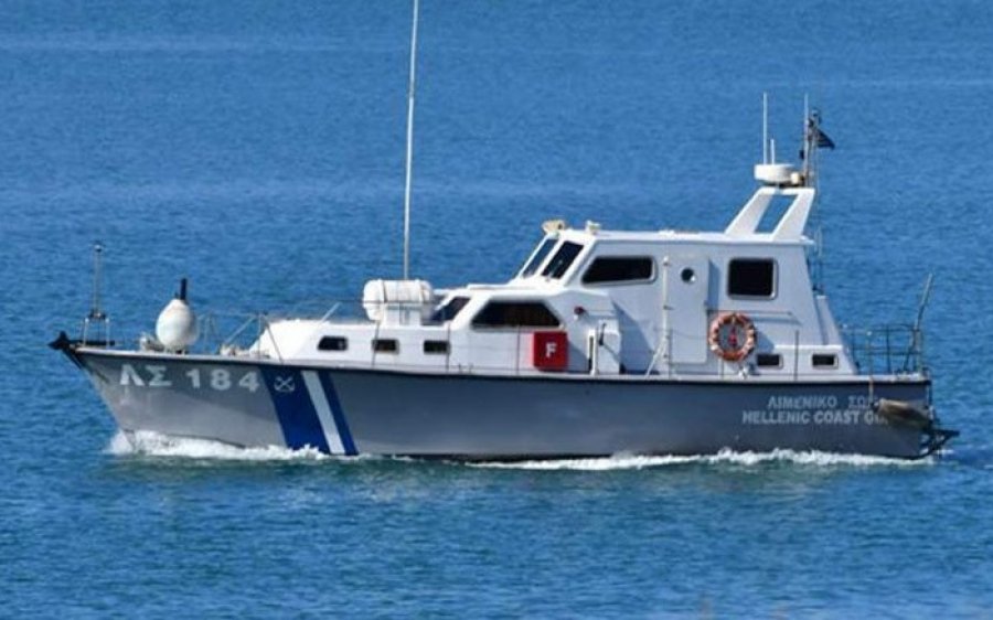 Ζάκυνθος: Έγκυος μεταφέρθηκε εκτάκτως στην Κυλλήνη με σκάφος του Λιμενικού – Την περίμενε ασθενοφόρο