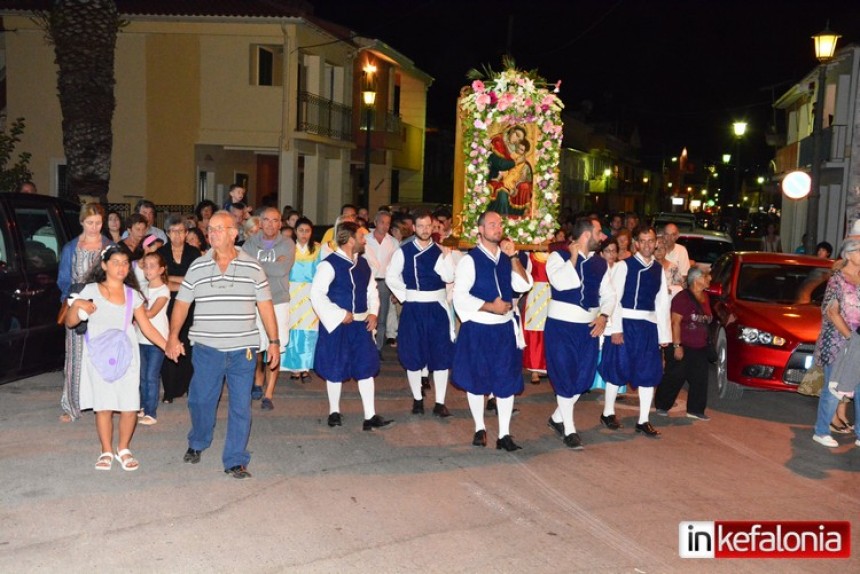 Γιορτάζει η Σάμη! Με μεγαλοπρέπεια η λιτάνευση της εικόνας της Παναγίας (εικόνες + video)