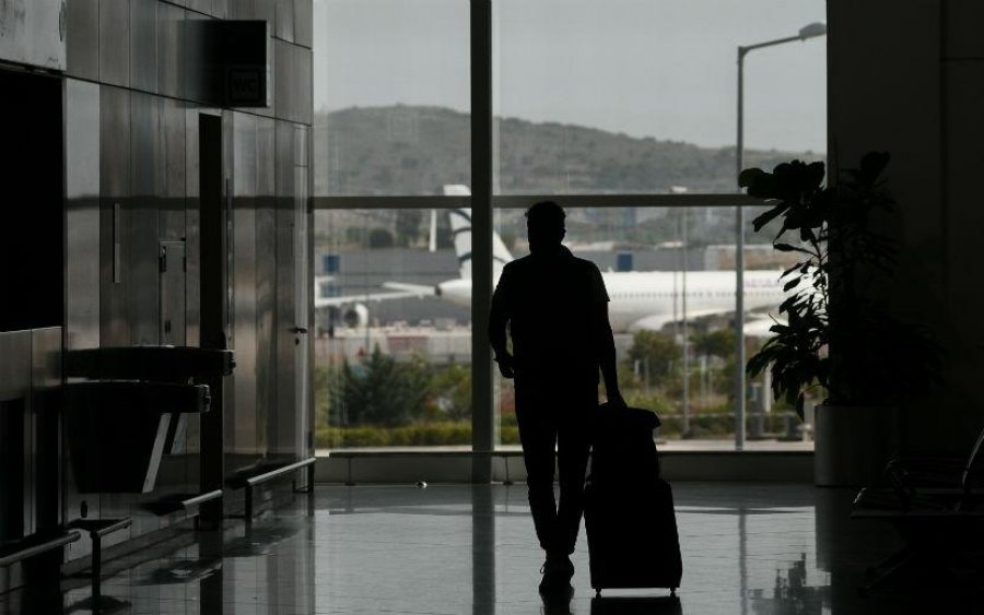 1Οήμερη υποχρεωτική καραντίνα για ταξιδιώτες από Βρετανία