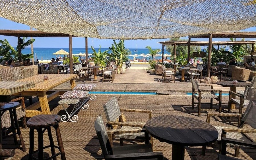 Το Ammos Beach Bar, στην Σκάλα αναζητά σερβιτόρους/ες για την σεζόν 2023