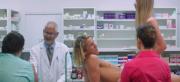 Η απαγορευμένη στην ΤV διαφήμιση προφυλακτικών που σαρώνει στο Youtube -Ζευγάρι τα δοκιμάζει κάνοντας σεξ σε φαρμακείο [VIDEO]