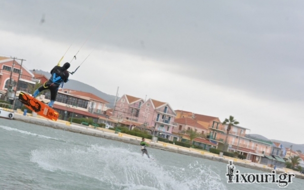 Ένας διαφορετικός κόσμος, ο κόσμος της ζωής, Kitesurfing στο Ληξούρι