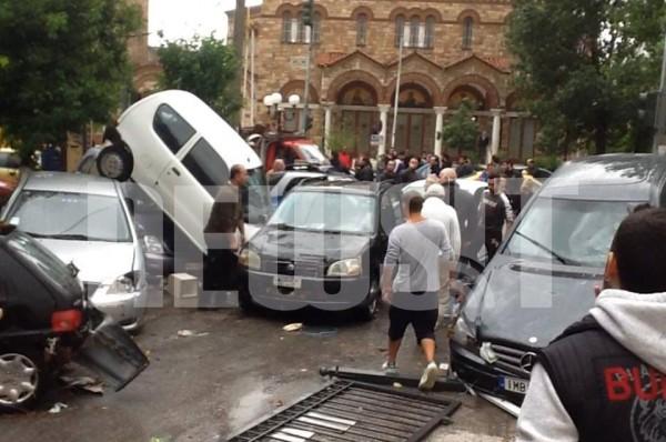 Χάος από την κακοκαιρία στην Αττική - Ποτάμια οι δρόμοι, πλημμύρισαν καταστήματα