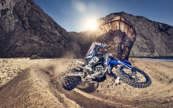 Έκαναν το Ναυάγιο στη Ζάκυνθο, πίστα για Motocross [εικόνες+video]