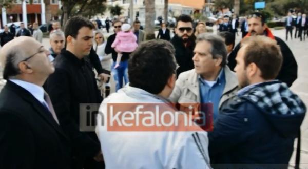 &quot;Θερμό&quot; επεισόδιο Κουρή – Πετράτου πριν την παρέλαση στο Αργοστόλι  (video)