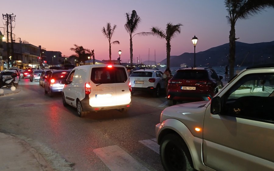 Παραλιακή Αργοστολίου: Μόνη διέξοδος η αυστηρή εφαρμογή του Κ.Ο.Κ.