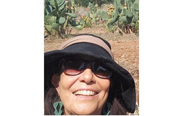 Με φόντο τις Φραγκοσυκιές - Κεραμειές Κεφαλονιάς