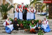 Το Λύκειο Ελληνίδων με τα… δώρα! Μοίρασε γούρια και πολλές ευχές στο Λιθόστρωτο! (εικόνες + video)