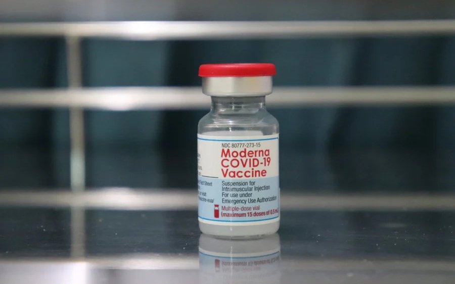 FDA: Έτσι θα γίνεται η τρίτη δόση εμβολίου με Moderna και Johnson & Johnson