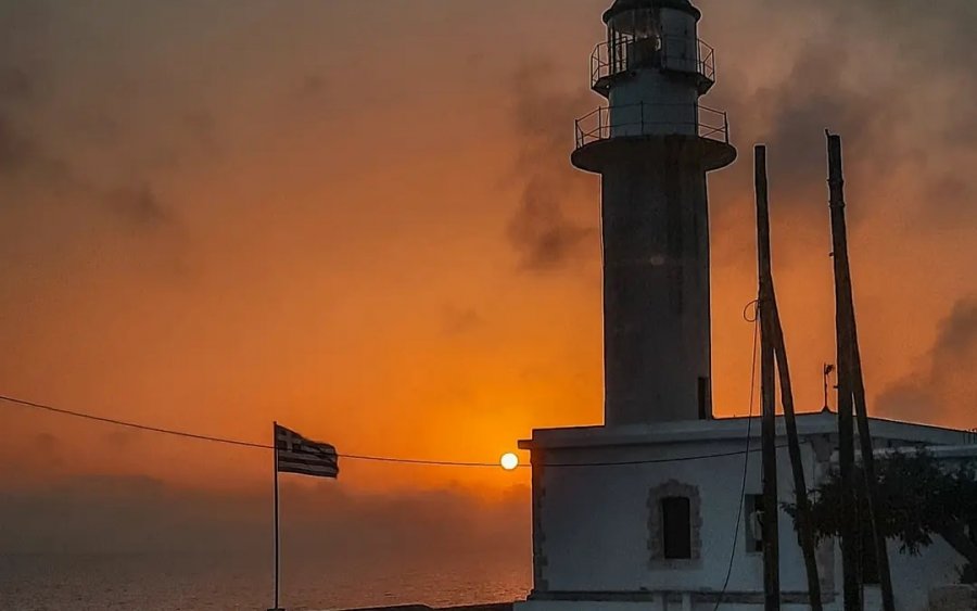 Μοναδικό ηλιοβασίλεμα στον Φάρο του Γέρο Γόμπου (εικόνες)