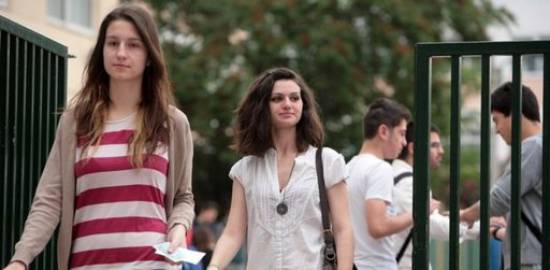 Σε «ελεύθερη πτώση» οι βάσεις