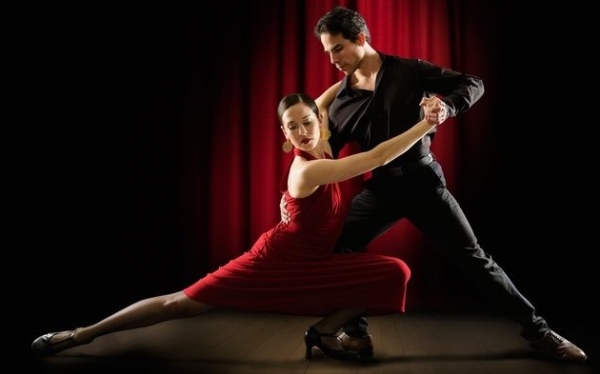 Π.Σ. Αγκώνα: Πάρτυ με Salsa και Παραδοσιακά "Στου Τσαγκάρη" στα Ζόλα