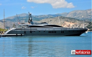 Τραβάει τα βλέμματα! Η εντυπωσιακή θαλαμηγός “Tenshi” ομορφαίνει το Αργοστόλι