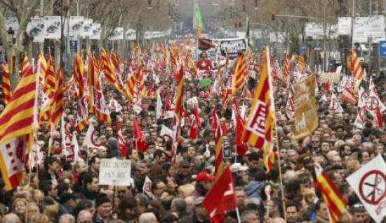 «Εξοργισμένοι» οι Ισπανοί από τα σκάνδαλα διαφθοράς στη χώρα τους