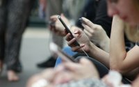 Ο ανθρώπινος εγκέφαλος δεν έχει φτιαχτεί για να λαμβάνει τόσο πολλές κακές ειδήσεις καθημερινά