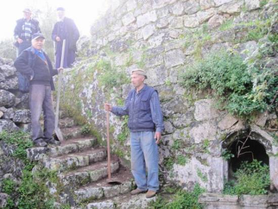 Παρέμβαση στη βρύση της Μονής Ταφιού από τους Καμιναράδες