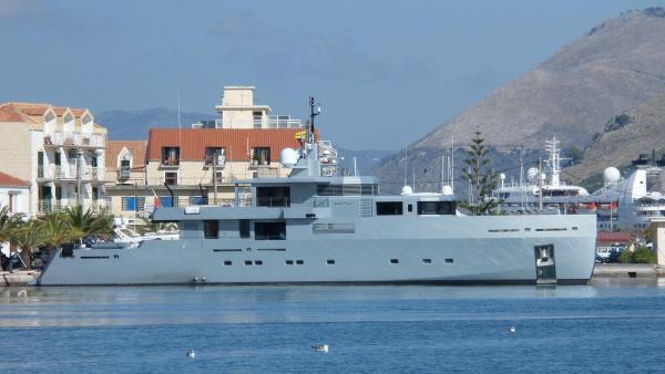 Μια εντυπωσιακή θαλαμηγός στο Αργοστόλι