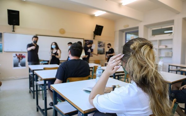 Πανελλαδικές Εξετάσεις: Ανοίγει σήμερα η πλατφόρμα για αποτελέσματα μέσω SMS στο κινητό
