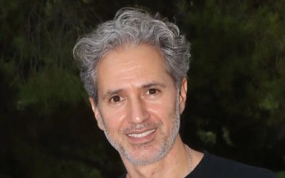 Δημήτρης Κόκοτας: «Δυστυχώς βρισκόμαστε αρκετά μακριά από το εξιτήριο» λέει η σύζυγος του τραγουδιστή