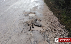 Δρόμος προς Σπαρτιά- Κεραμειές: Μεγάλες λακούβες- επικίνδυνες λακούβες και πάλι λακούβες!