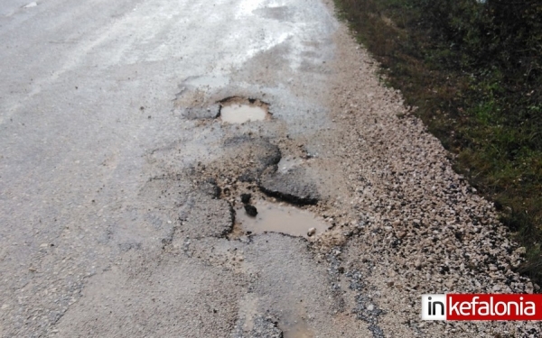 Δρόμος προς Σπαρτιά- Κεραμειές: Μεγάλες λακούβες- επικίνδυνες λακούβες και πάλι λακούβες!