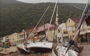 "Σφυροκοπά" την Κεφαλονιά ο “Ιανός” - Δύσκολη κατάσταση στην Αγία Ευφημία – Προβλήματα σε Δράπανο και Λαγκάδα