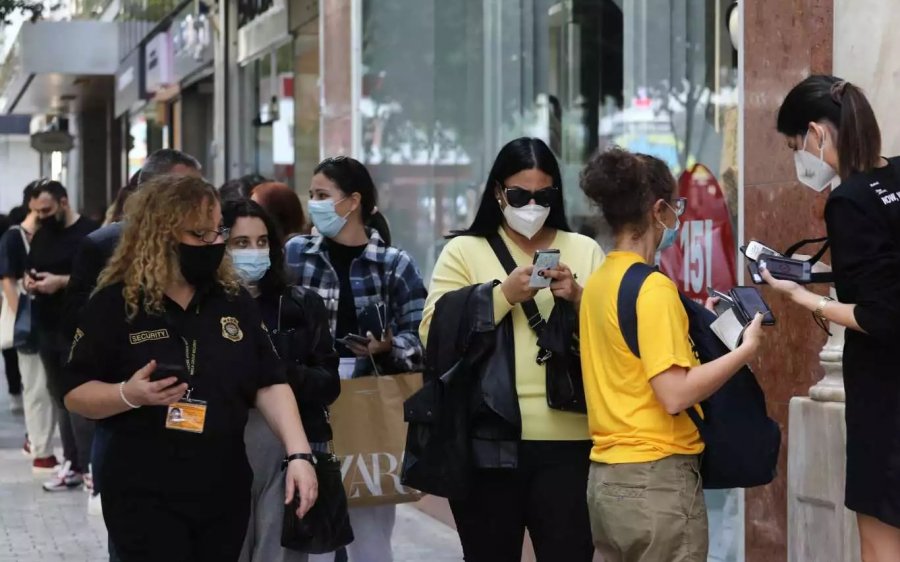 Μετάλλαξη Όμικρον: Αποκλιμάκωση – έκπληξη και «καλά μαντάτα» από τους επιστήμονες