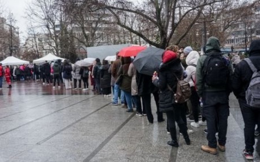Τέμπη: "Σ' αυτή την κοινωνία μπορείς να ελπίζεις" - 8.500 φιάλες αίμα σε δύο ημέρες για τους τραυματίες!
