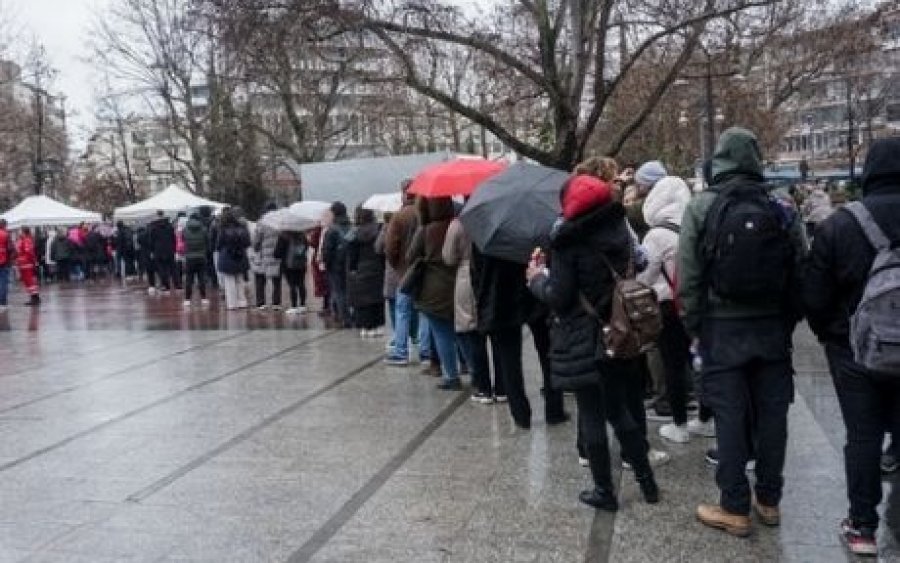 Τέμπη: &quot;Σ&#039; αυτή την κοινωνία μπορείς να ελπίζεις&quot; - 8.500 φιάλες αίμα σε δύο ημέρες για τους τραυματίες!