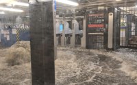 Νέα Υόρκη: Σφοδρές πλημμύρες παρέλυσαν την πόλη- Επιβάτες εγκλωβίστηκαν σε σταθμούς του Μετρό, ακυρώθηκαν πτήσεις