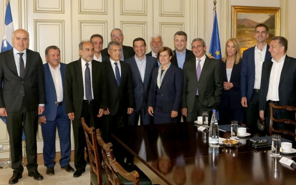 Αλ. Τσίπρας προς Περιφερειάρχες: "Να σχεδιάσουμε μαζί την επόμενη μέρα..."