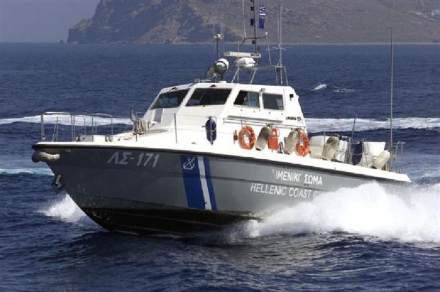 Θαλαμηγός προσάραξε στους Βαρδιάνους