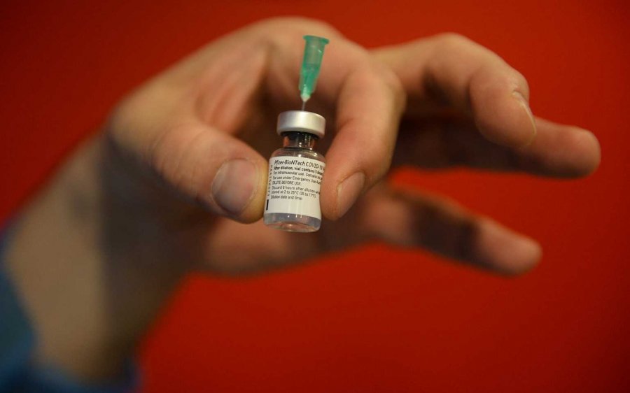 Εμβόλιο Pfizer: Οι Γερμανοί κατάφεραν να εξοικονομήσουν μια δόση ανά φιαλίδιο!