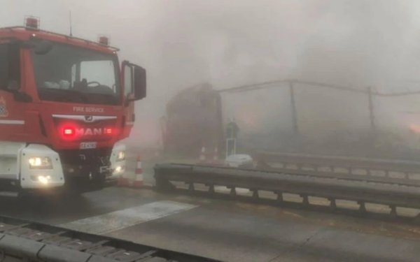 Τροχαίο δυστύχημα στα διόδια Πολυμύλου στην Εγνατία Οδό: Φορτηγό έπεσε στο κουβούκλιο, 2 νεκροί και 4 τραυματίες