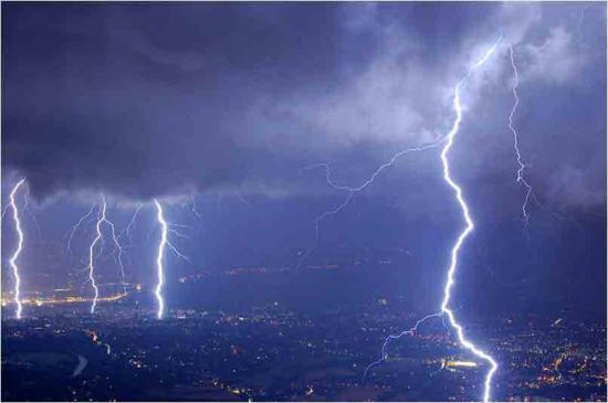 Έκτακτο δελτίο επιδείνωσης του καιρού - Καταιγίδες και ισχυροί άνεμοι ανήμερα των Θεοφανείων