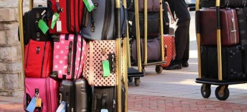 Τα μόνα 16 ρούχα που πρέπει να έχει μια γυναικεία βαλίτσα το καλοκαίρι