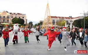Santa Claus Run στο Αργοστόλι: Έτρεξαν, χόρεψαν και πέρασαν καλά! (εικόνες/video)