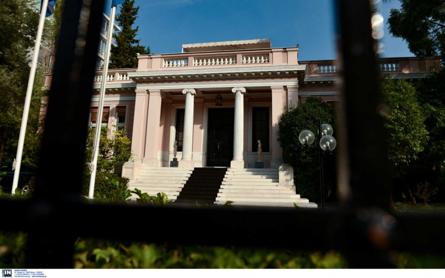Στα "χαρακώματα" Κυβέρνηση - Εκκλησία για τα Θεοφάνια - "Δεν μπορεί να αγνοεί τον νόμο όποιος διαφωνεί"