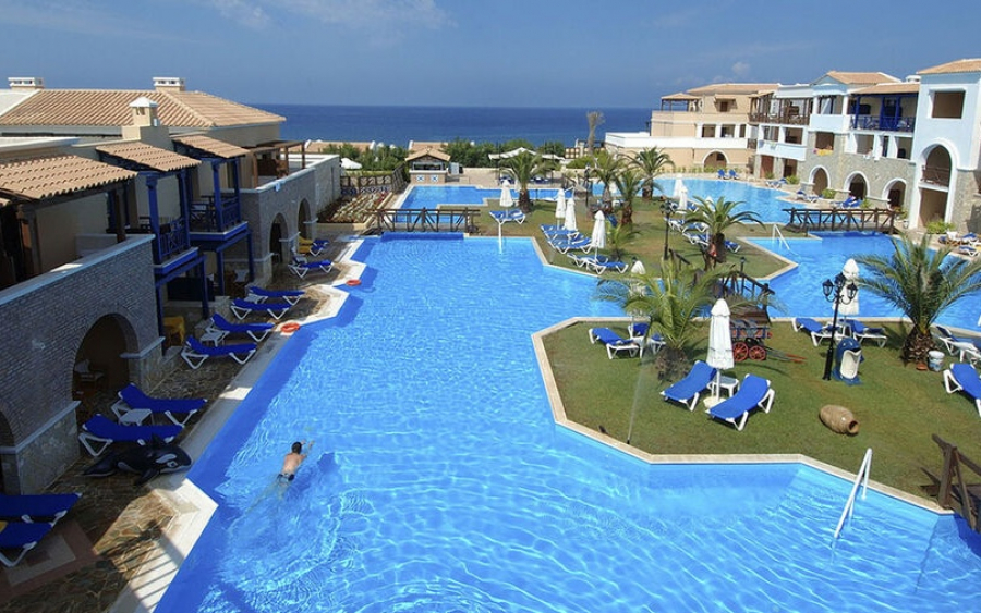 Κορονοϊός και διακοπές: Ρεσεψιόν με plexiglass, πισίνα με βάρδιες και υπαίθριο check in στα ξενοδοχεία!